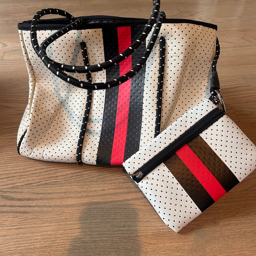 Stylish Black and Red Women's Tote Bag Set - Picture 5 of 5